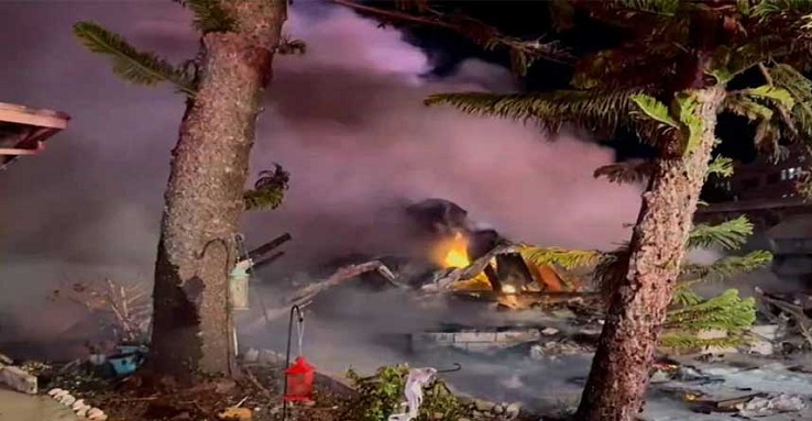 ফ্লোরিডা অঙ্গরাজ্যের একটি আবাসিক এলাকায় উড়োজাহাজ বিধ্বস্ত